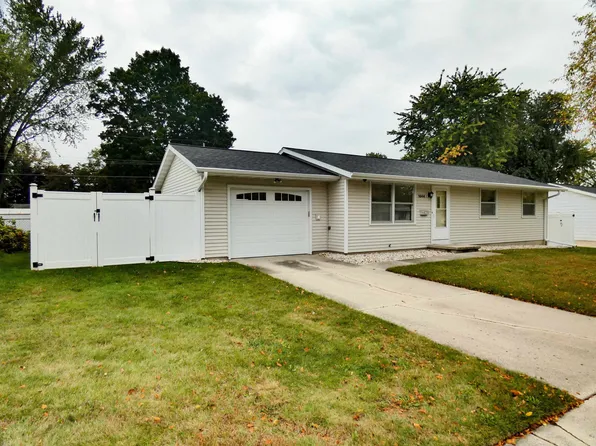 1844 Juniper Dr, Green Bay, WI 54302