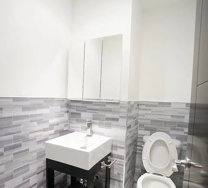 1st image of 204 W 108th St #9