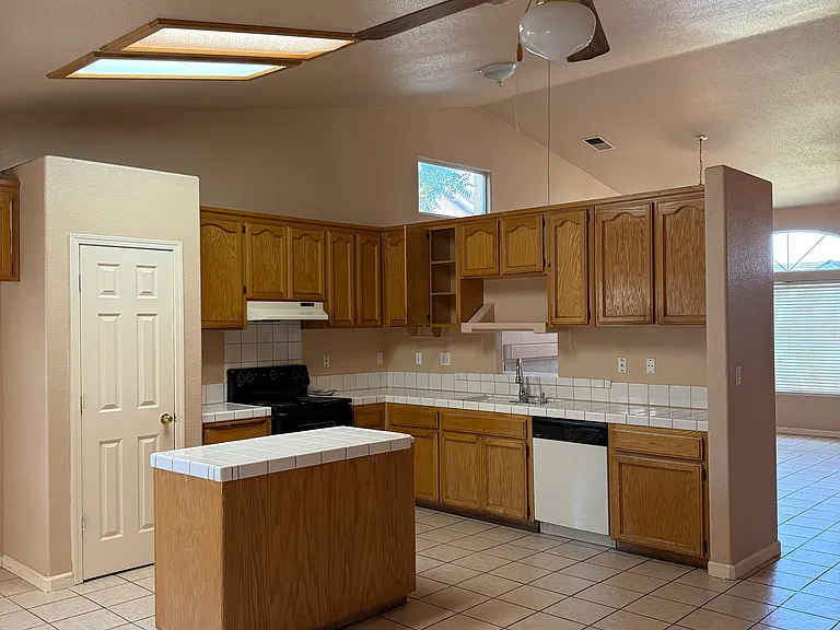 5518 E Byrd Ave — Photo 28