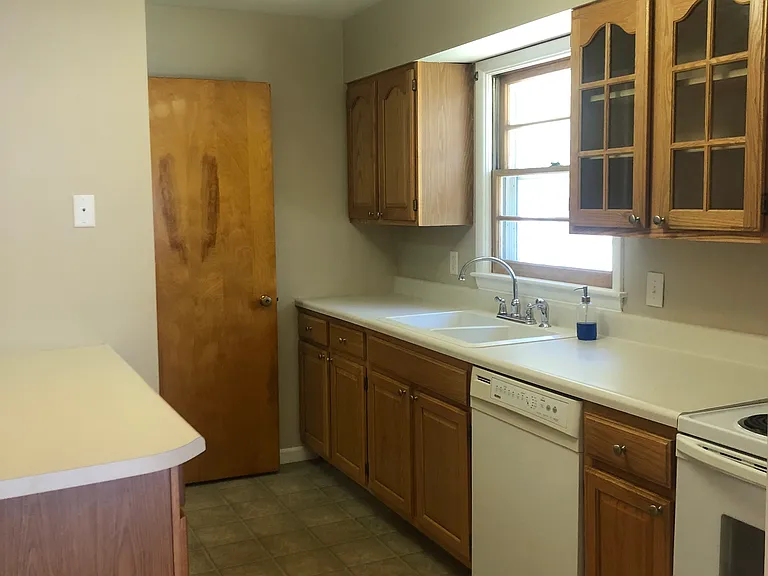2535 S 38th St — Photo 13
