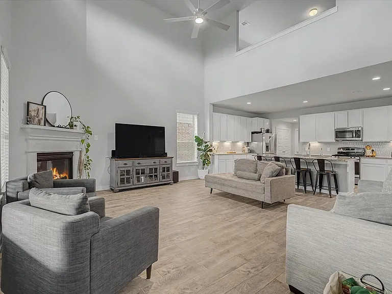 18307 Windy Knoll Way — Photo 3