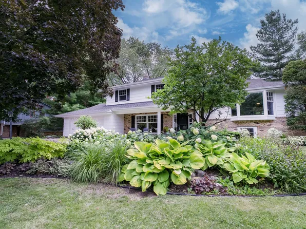 768 Lower Colonial Dr, Mendota Heights, MN 55118
