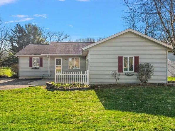 272 Fairway Ct, Plainwell, MI 49080