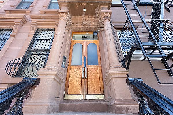 1st image of 261 W 121st St