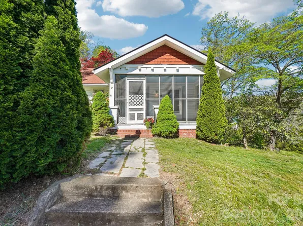 7 Oteen Park Pl, Asheville, NC 28805