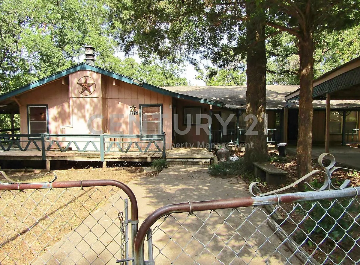 Building Photo - 1117 Woodland Trl