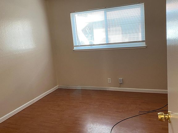 3rd image of 564 Nordyke Dr APT 2