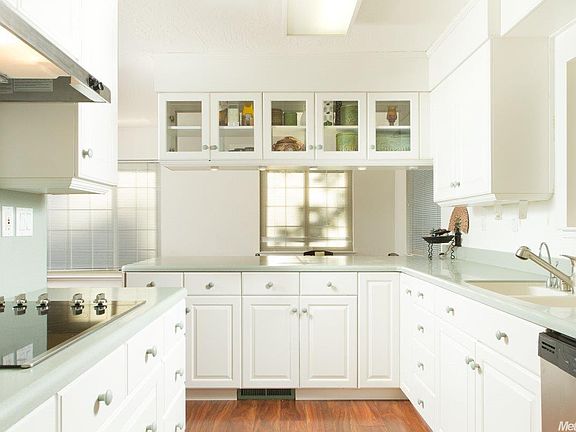 5th image of 27389 Meadowbrook Dr