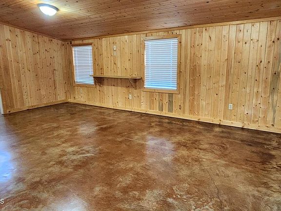 5th image of 224 Maplewood Dr