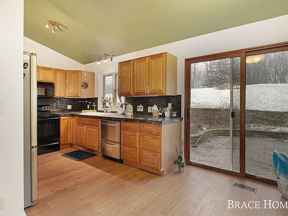 5th image of 2270 Chesapeake Dr NE