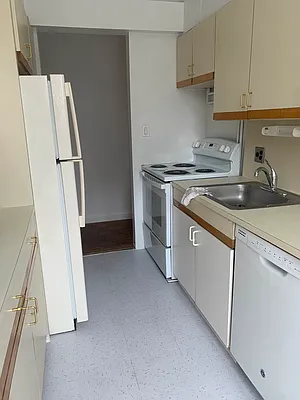 Rented by M.Grossman R.E. Management | media 23