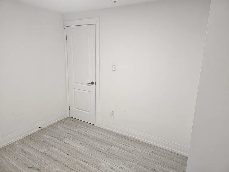 38 Wanda Rd — Photo 8