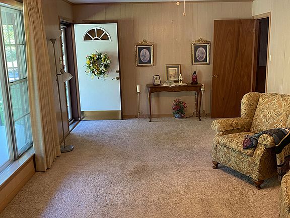 2nd image of 2684 Beechwood Ave
