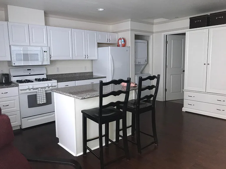 1319 G St #FURNISHED — Photo 14