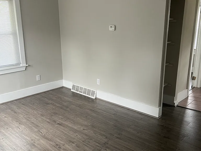508 N Troy St — Photo 2