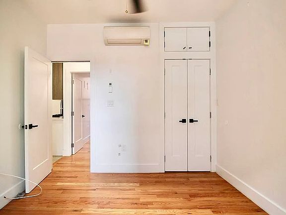 4th image of 279 Kosciuszko St #402