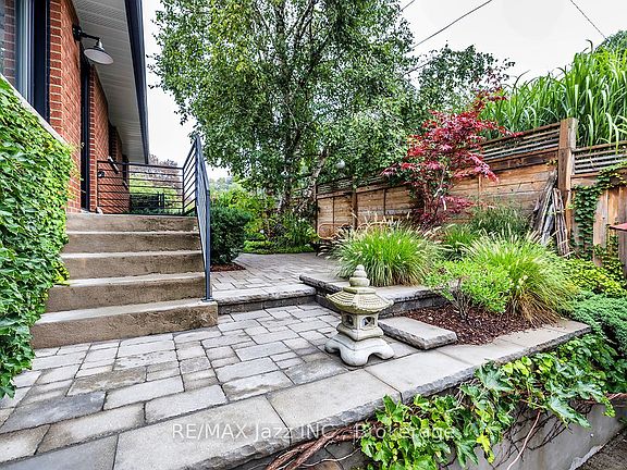 3rd image of 1085 Willowdale Ave