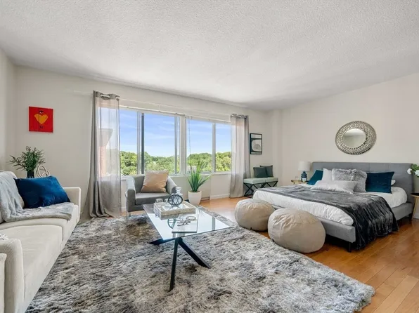 22 Chestnut Pl APT 609, Brookline, MA 02445