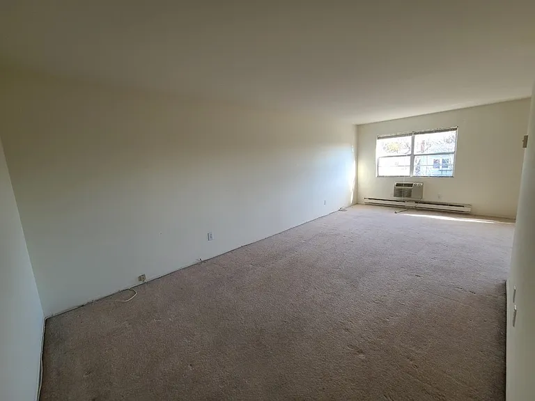 256 Belleville Ave — Photo 3