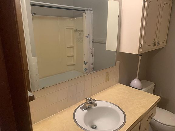 5th image of 1015 Broadway St #8