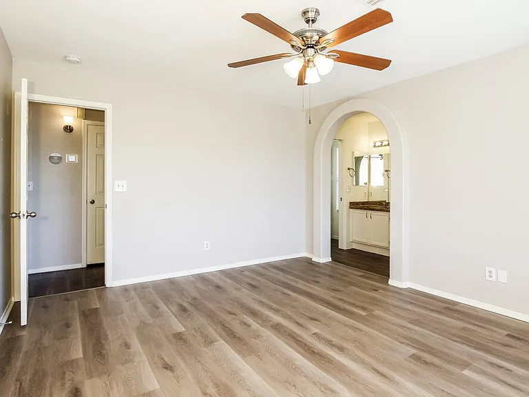 8727 W Sierra Vista Dr — Photo 8