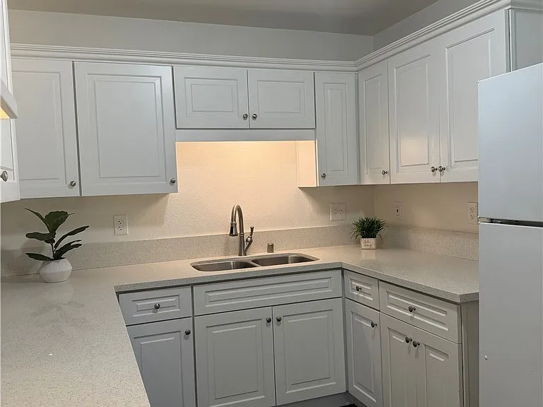 11286 San Mateo Dr — Photo 7