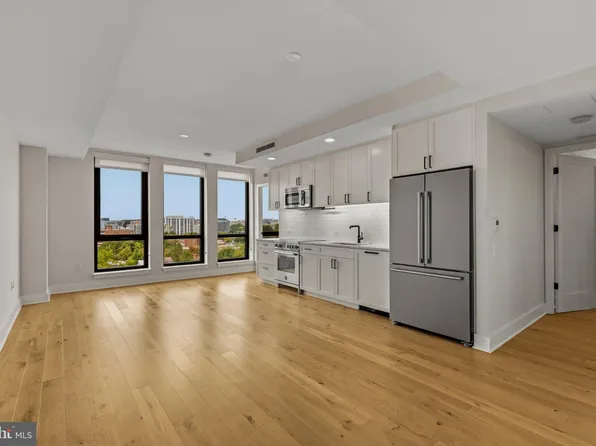 1211 Van St SE APT 818, Washington, DC 20003