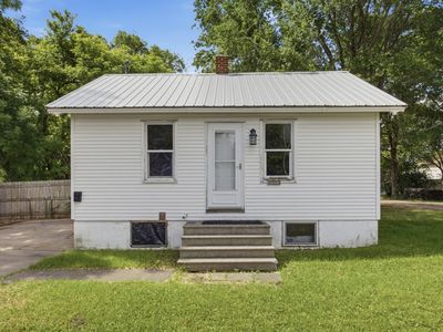 2002 2nd Ave S, Fargo, ND, 58103