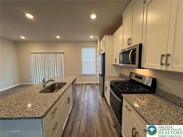 7634 Clayton Ave — Photo 8
