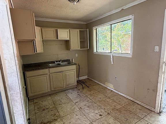 5th image of 6127 Pontotoc St