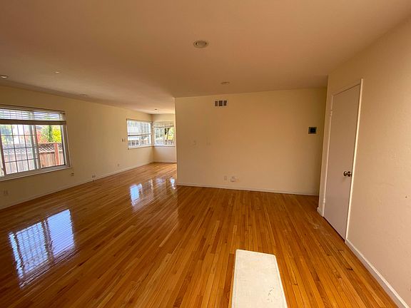 4th image of 388 Ensign Ln