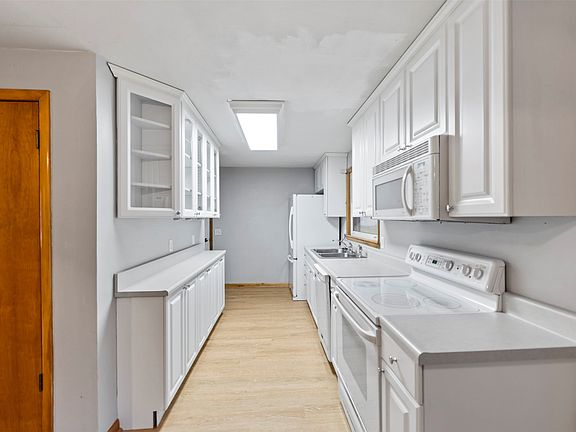 2nd image of 535 6th St