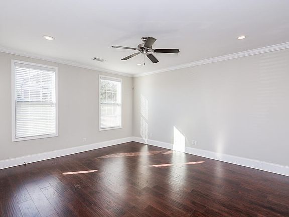 3rd image of 102 Farm View Dr APT 302
