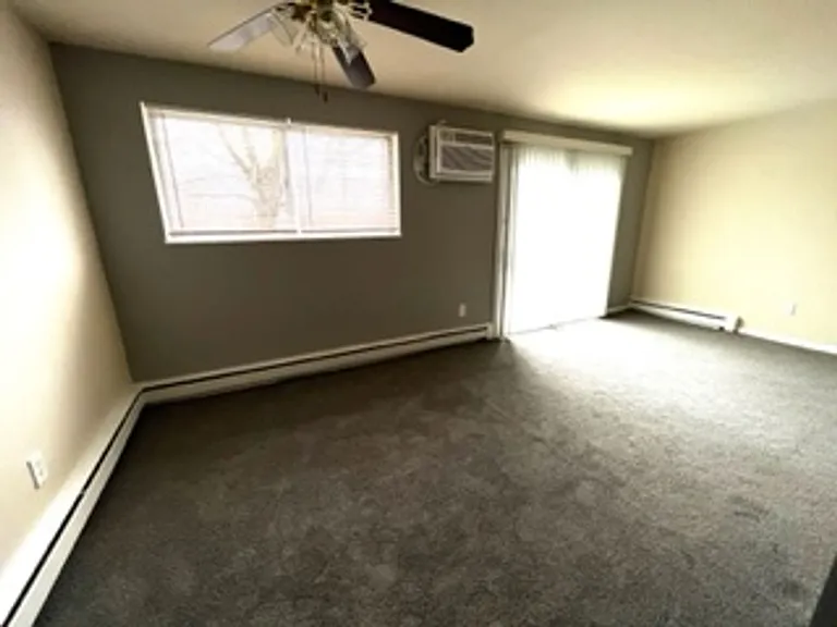 Springview Garden Apartments — Photo 28