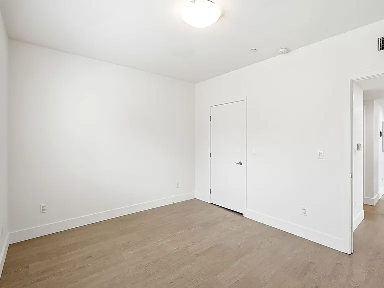 11305 Moorpark St — Photo 44