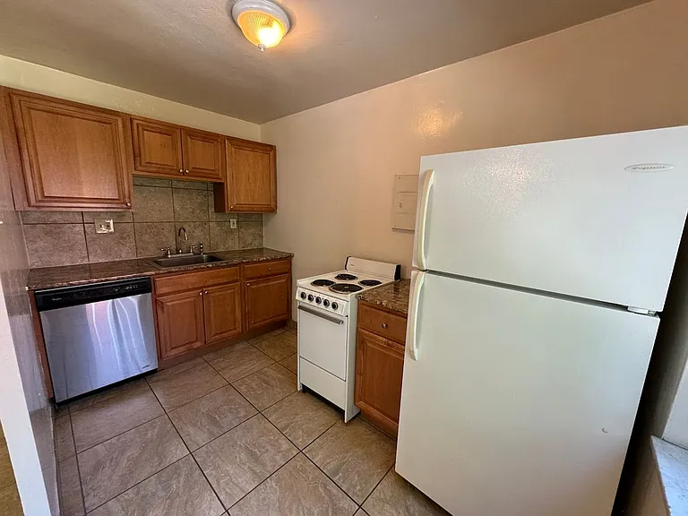 819 College Avenue — Photo 51