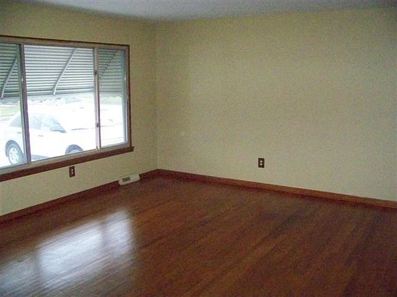 3rd image of 6073 Slater Dr