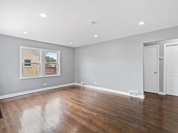 2nd image of 615 S Halsted St