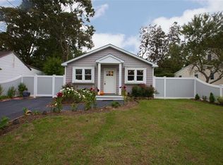 31 Lombardy Dr, Shirley, NY
