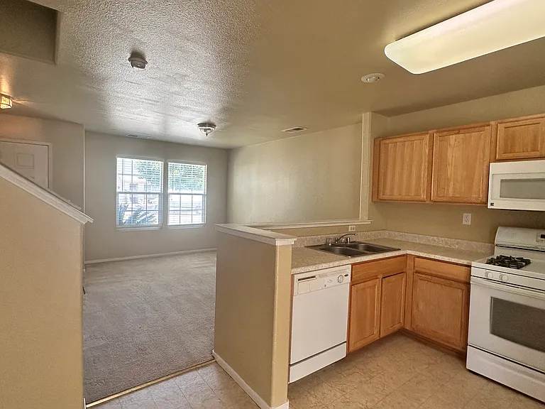 3721 Beam Ave — Photo 2