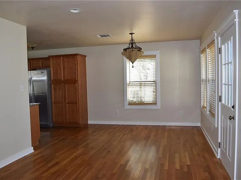 2109 Wright St — Photo 8