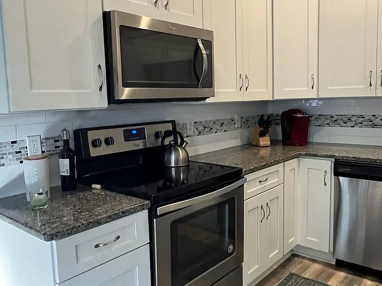 1327 Christy Ave — Photo 16