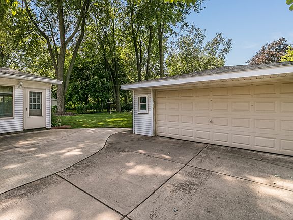 5th image of 33621 Michele St