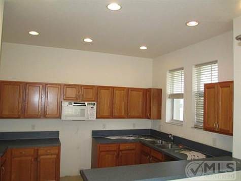 3rd image of 850 Millbrae Ct Unit 6