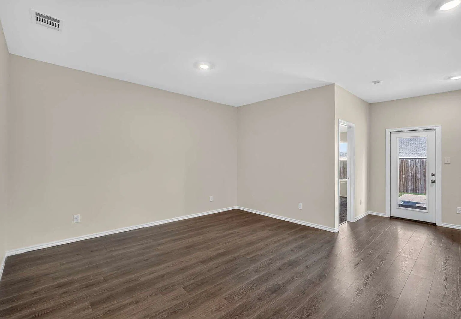 4 bed, 2.0 bath, 1880 sqft, $1,995 — Photo 3