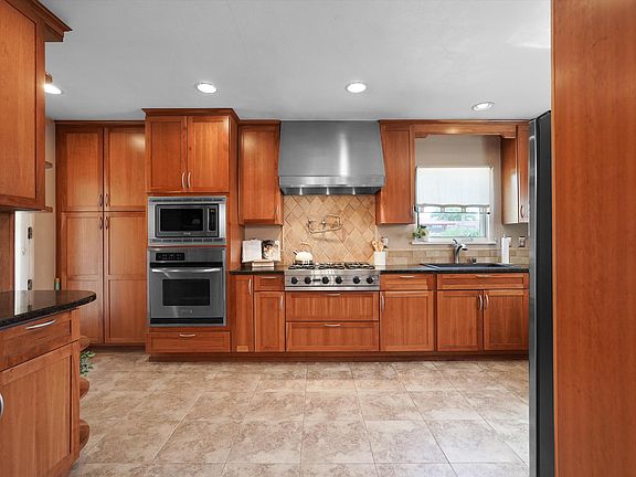 3rd image of 520 Tulane Dr SE