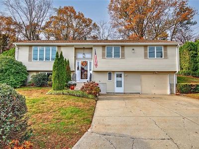 1 Pat Dr, Lincoln, RI, 02865