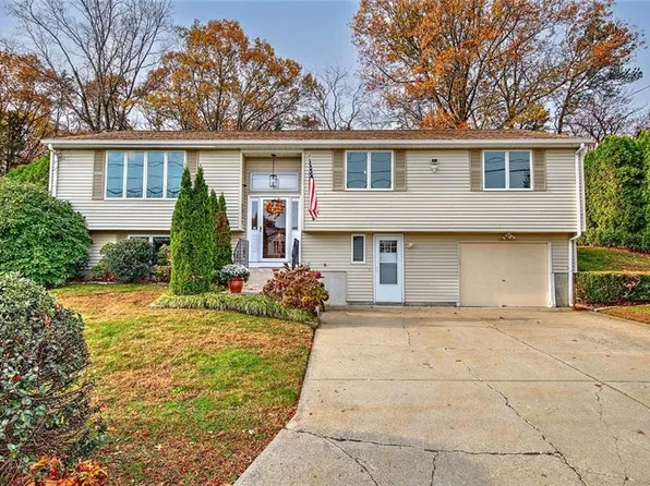 1 Pat Dr, Lincoln, RI 02865