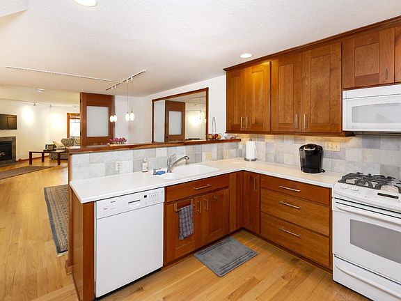 5th image of 105 Manresa Ct #105