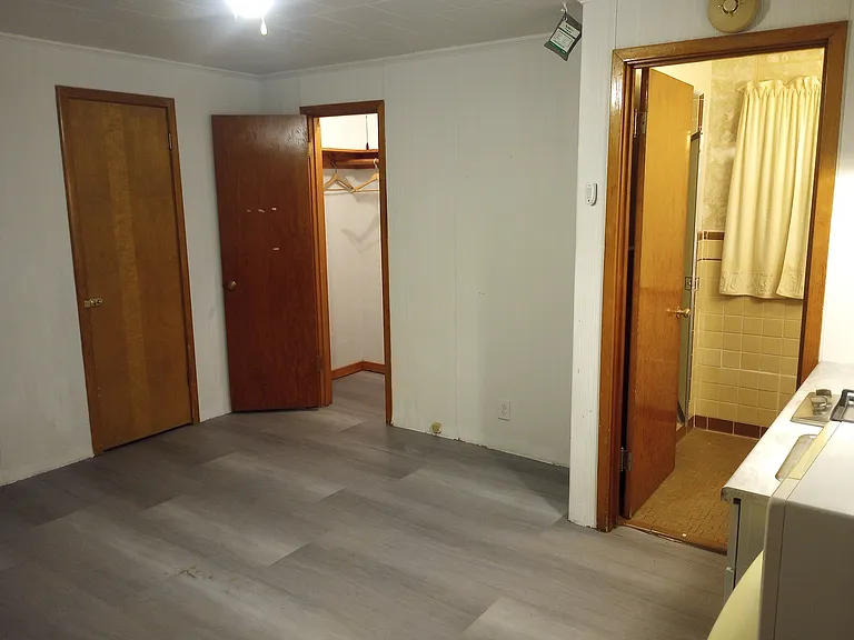 109 6th Ave #8 — Photo 3